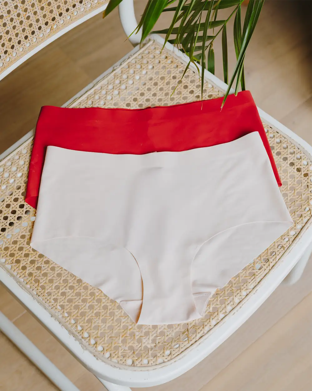 29145-shorty-rouge-1.webp