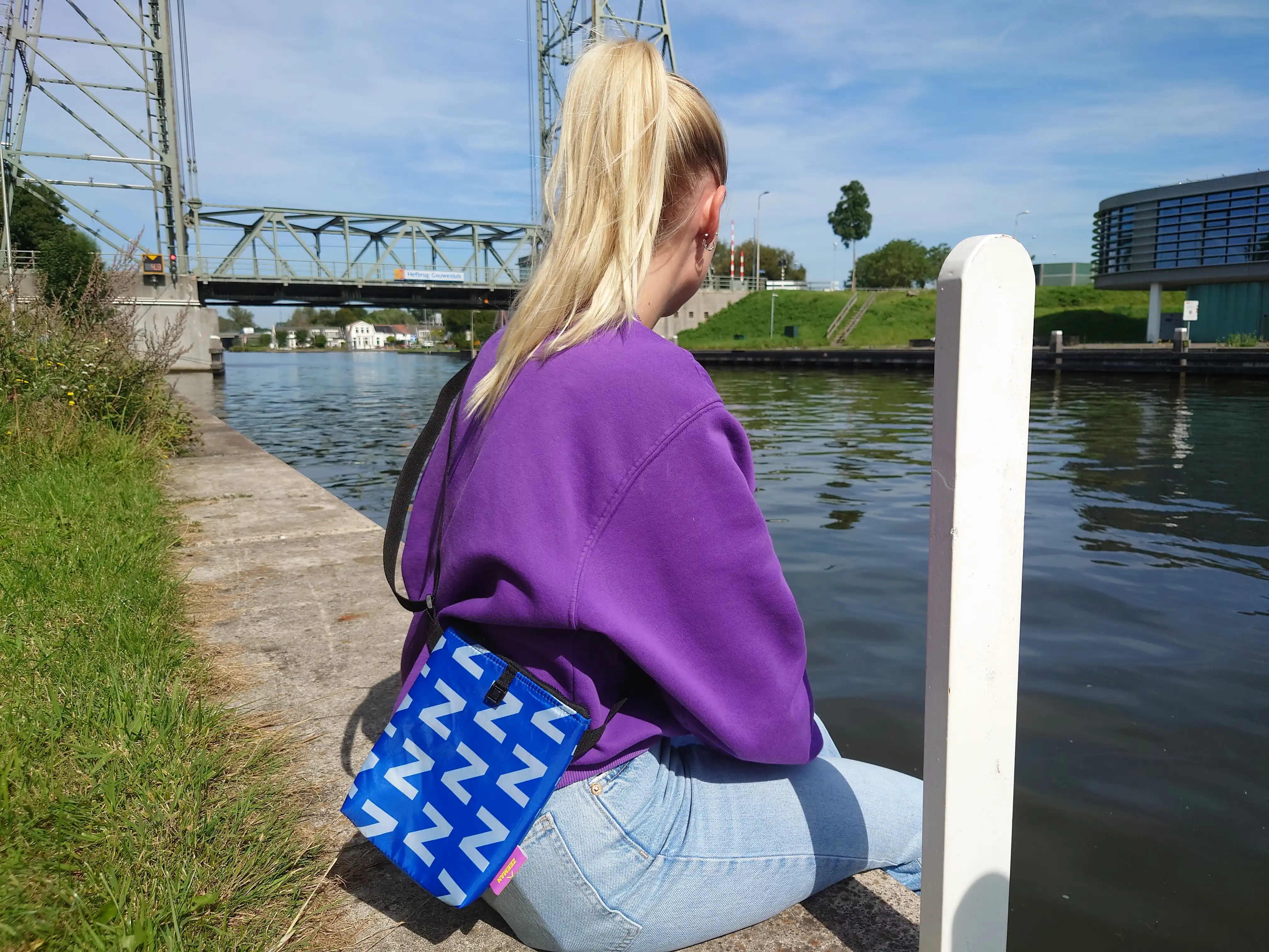 44356-sac-bandouli-re-bleu-1.jpg