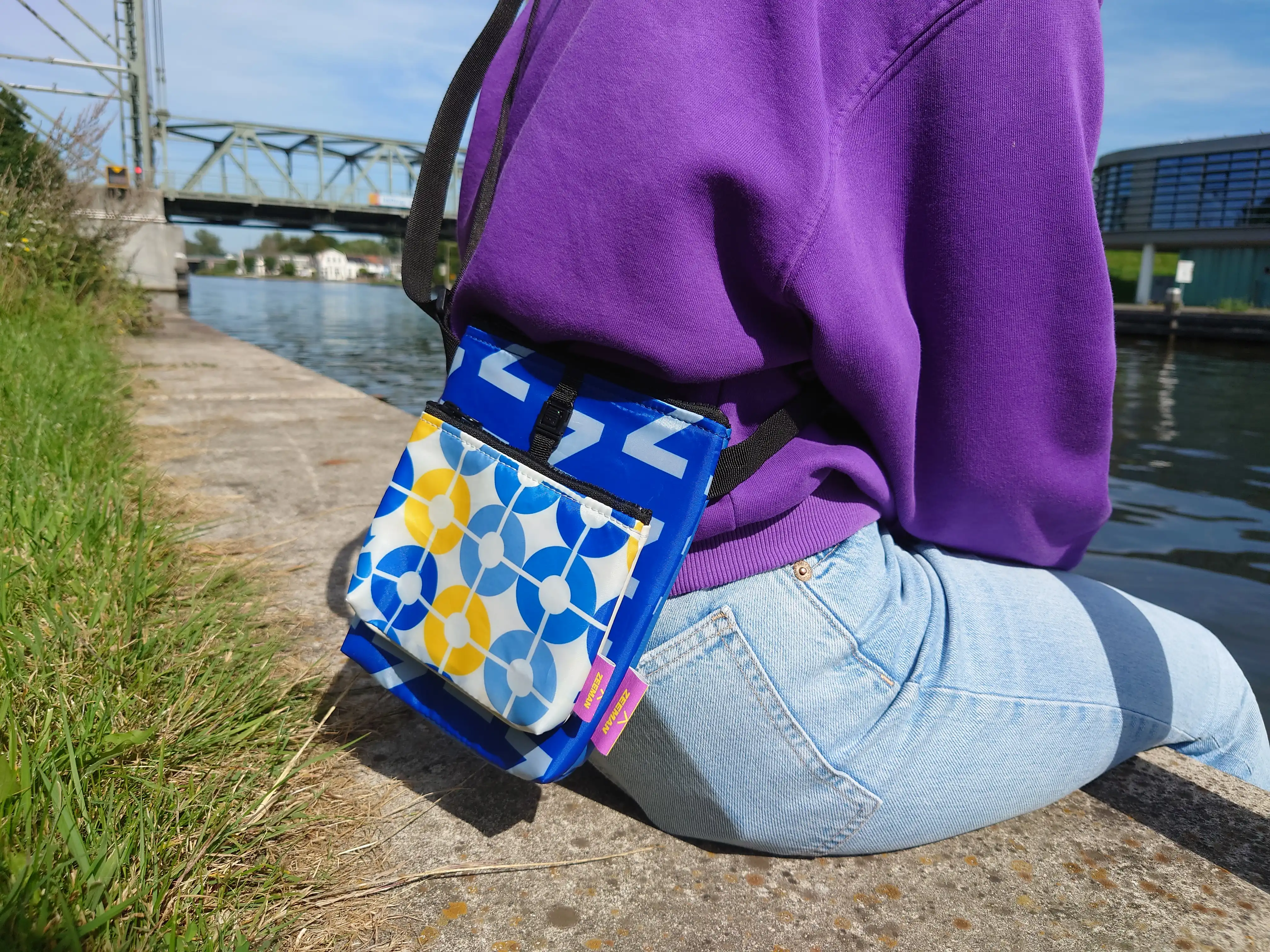 44356-sac-bandouli-re-bleu-1.jpg