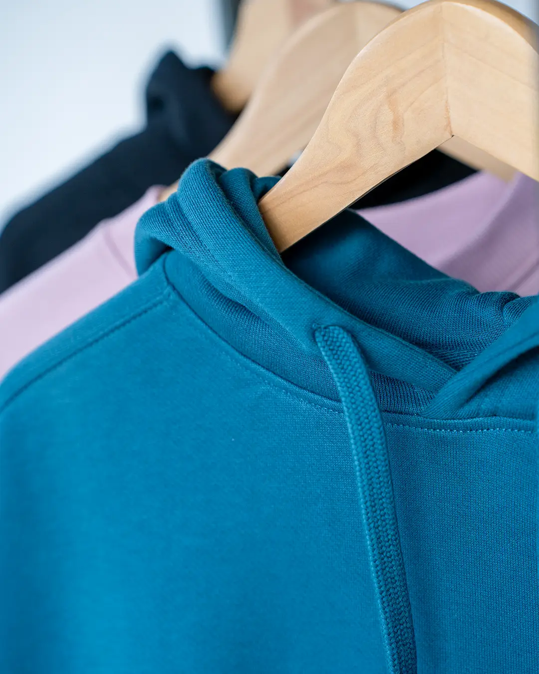 46449-sweat-capuche-basicz-bleu-1.png